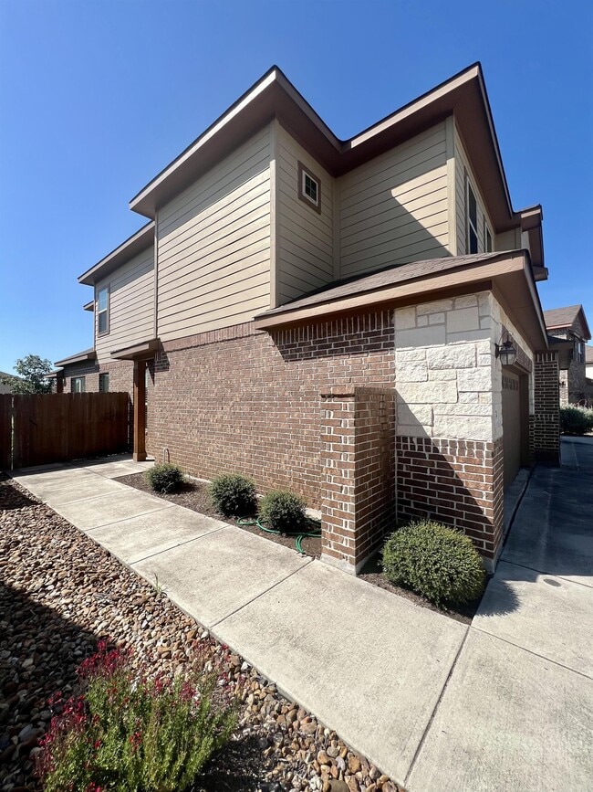 Foto del edificio - 374 Creekside Curve