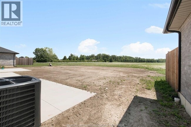 Building Photo - 3546 Hallee Cres