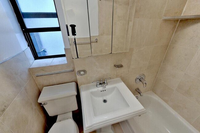 Foto del edificio - 432 E 13th St