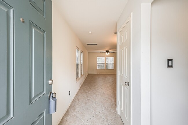Building Photo - 1726 Redwing Pines Dr