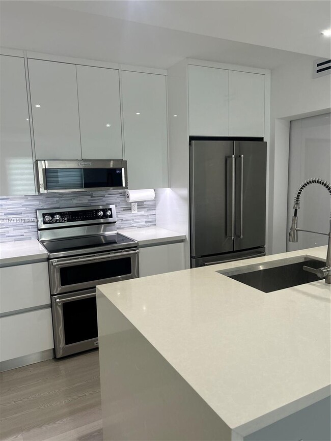 Foto del edificio - 900 River Reach Dr