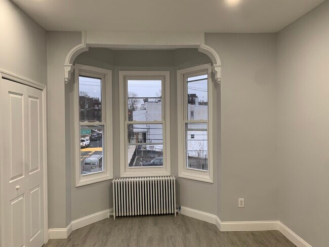 Foto del edificio - 1515 Kerrigan Ave