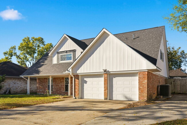 Building Photo - 2518 Henderson Ln