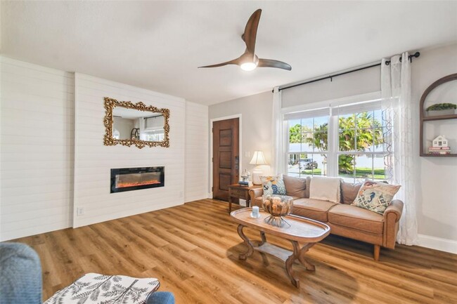 Building Photo - 759 Lantana Ave