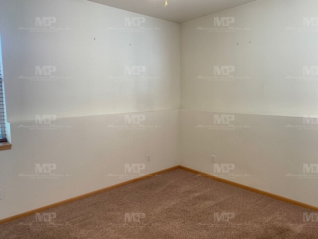 Building Photo - 3945 Landings Dr