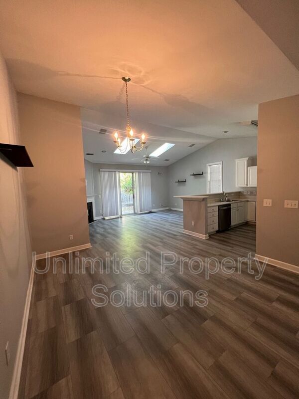 Building Photo - 5006 Carleton Dr