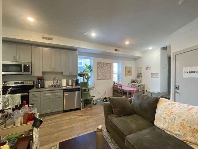 Building Photo - 3213 Haverford Ave