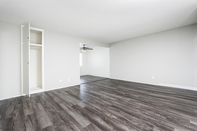 Foto del edificio - La Habra Pines Apartments