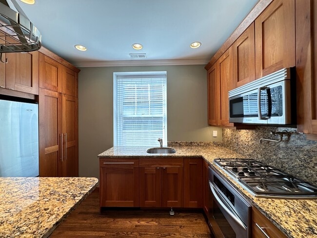 Building Photo - 3614 N Bosworth Ave