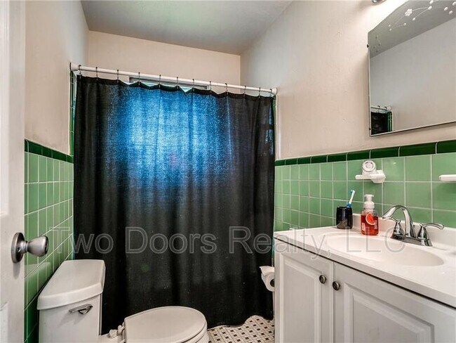 Building Photo - 304 Leonard Ln