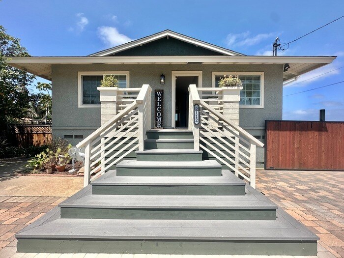 Foto principal - Beautifully Renovated Stand Alone Home Fea...
