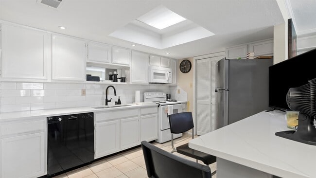 Building Photo - 14777 Wunderlich Dr