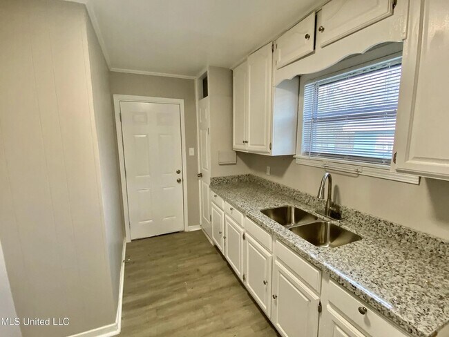 Foto del edificio - 4121 California Ave