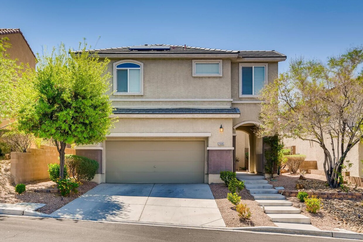 Foto principal - Stylish 3-Bedroom 2-story Home in Henderson!
