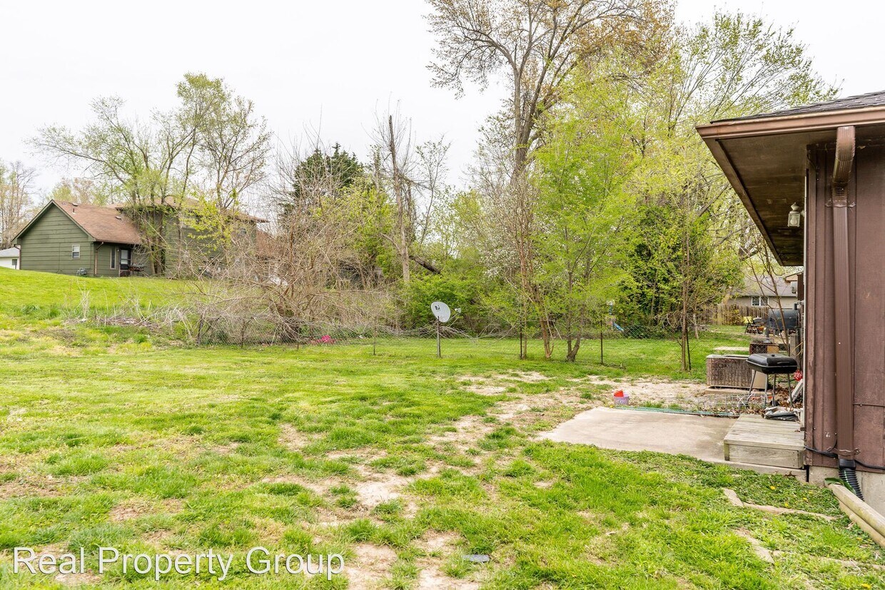 Building Photo - 4313-4315 W Bethany Dr