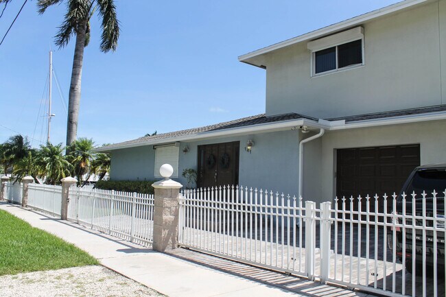 Building Photo - 141 NE 3rd Street 1-2 Dania Beach Fl 33004