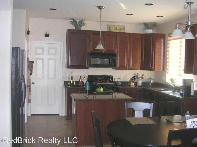 Building Photo - 4 br, 3 bath House - 2524 E Chester Dr