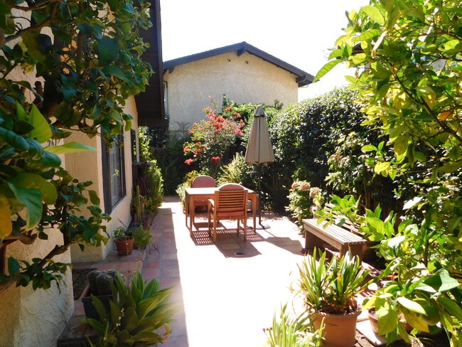 Building Photo - 3615 San Remo Dr