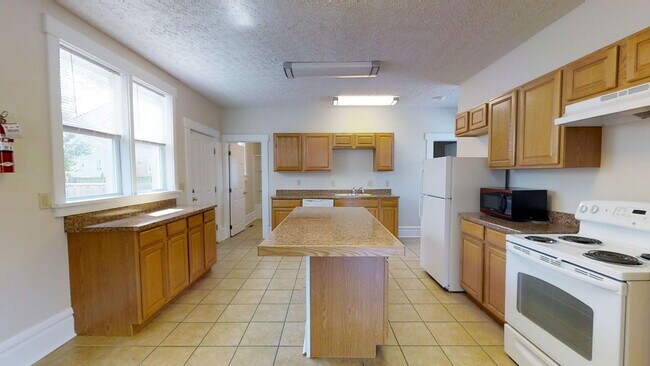 Foto del edificio - 225 E 11th Ave