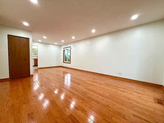 Foto del edificio - 2449 Carlton Dr