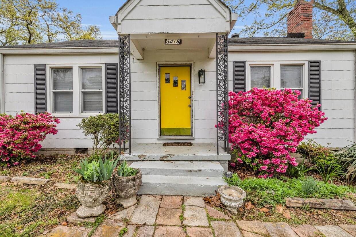 Foto principal - Charming Stuart Heights Home – Spacious, S...