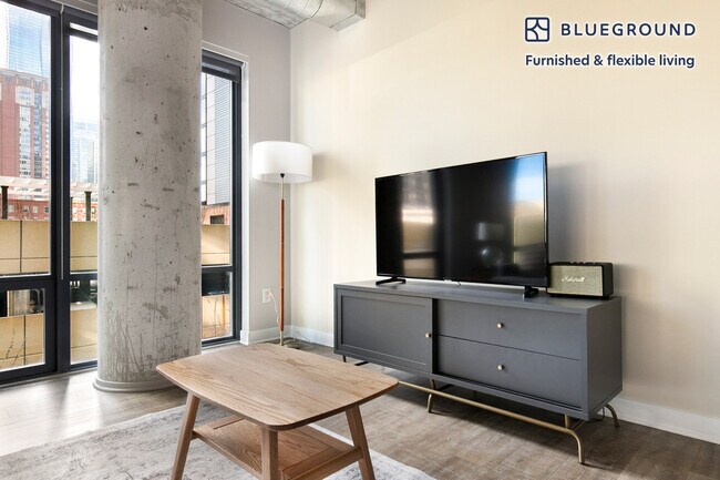 Foto del edificio - 423 E Ohio St