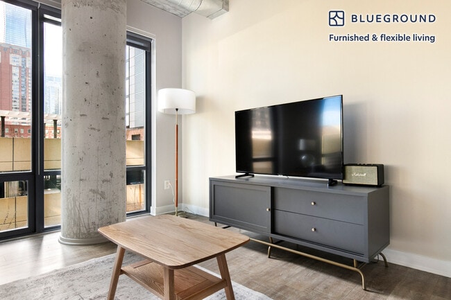 Building Photo - 423 E Ohio St