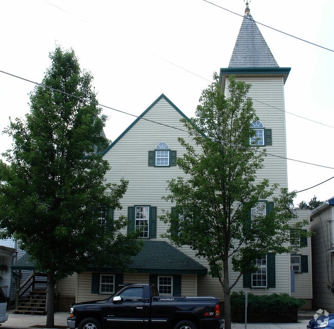 53 W Big Spring Ave, Newville, PA 17241 Apartments Newville, PA