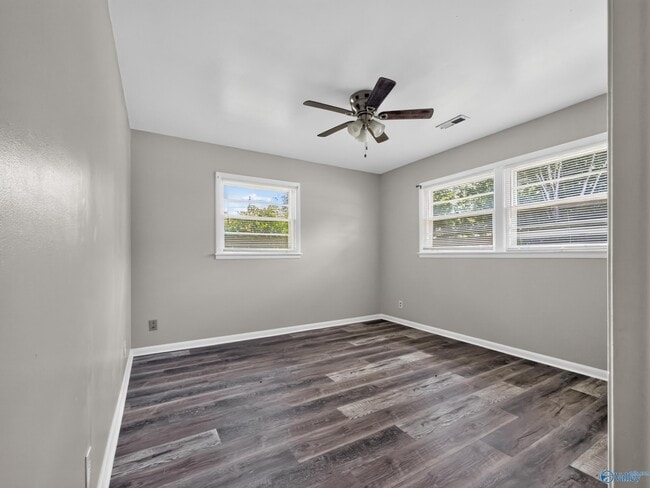 Foto del edificio - 2303 Lynn Rd NW