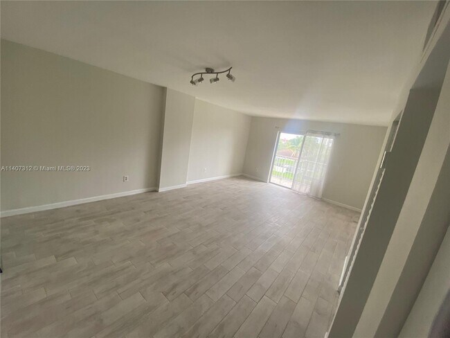 Foto del edificio - 8240 SW 210th St