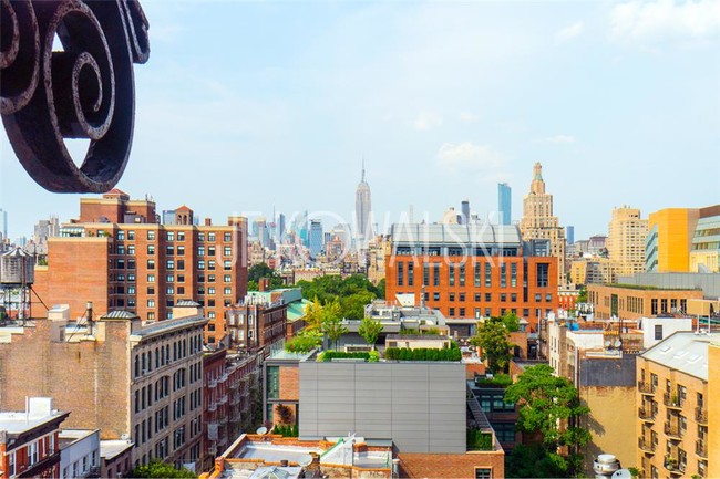 Building Photo - 160 Bleecker St