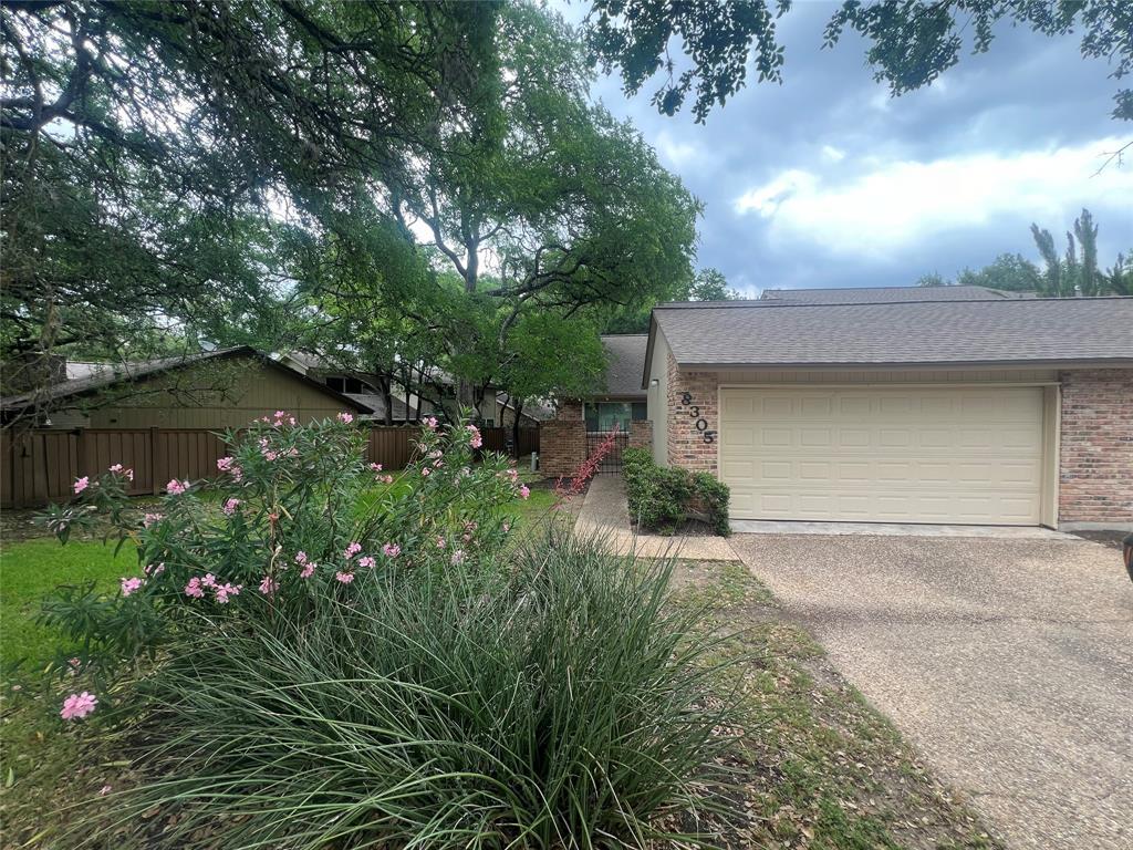 Building Photo - 8305 Greenslope Dr
