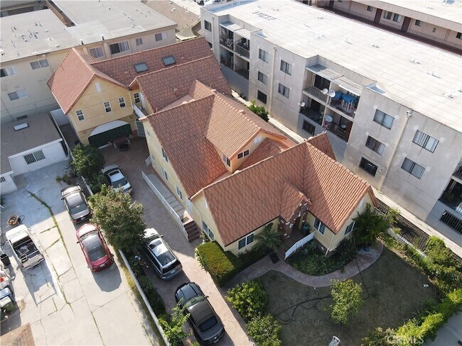Foto del edificio - 14105 Fonthill Ave