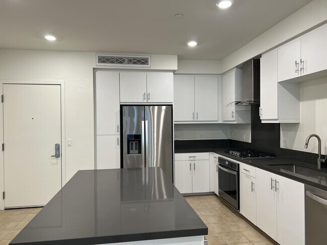 Building Photo - 1418 Nolita