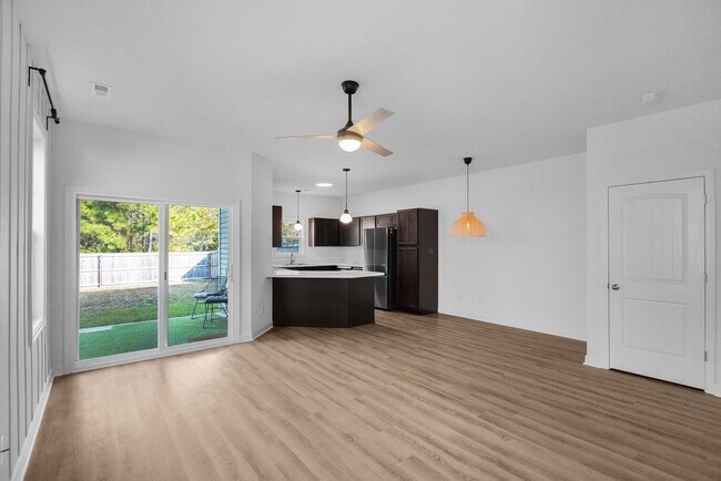 Foto del edificio - Townhouse For Rent in Holly Ridge