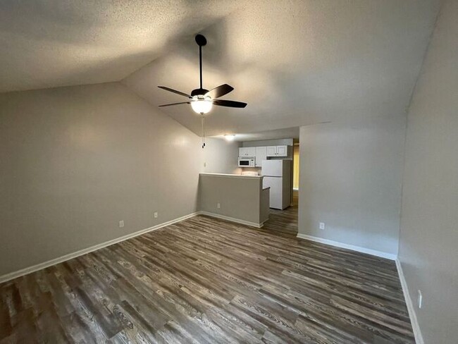 Foto del edificio - Beautiful One Bedroom Apt in Cotswold Neig...