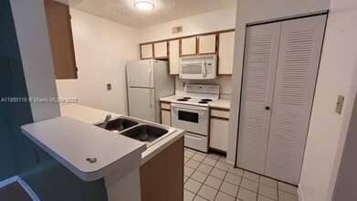 Building Photo - 2820 N Oakland Forest Dr
