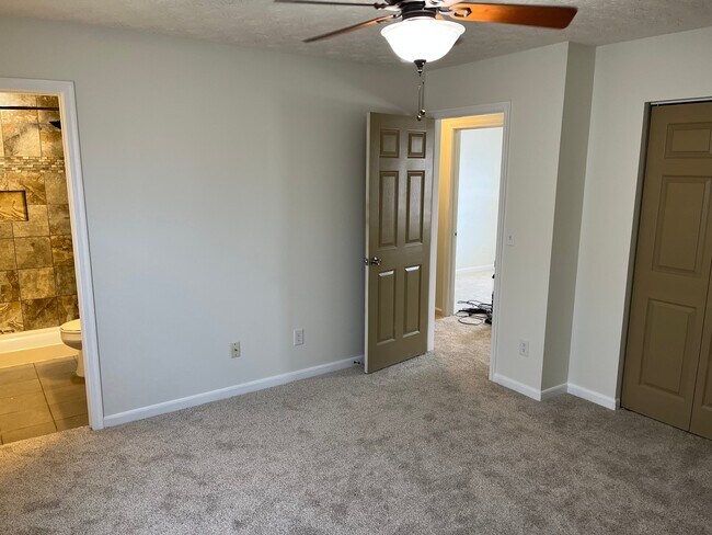 Foto del edificio - 2435 Hilliard Dr