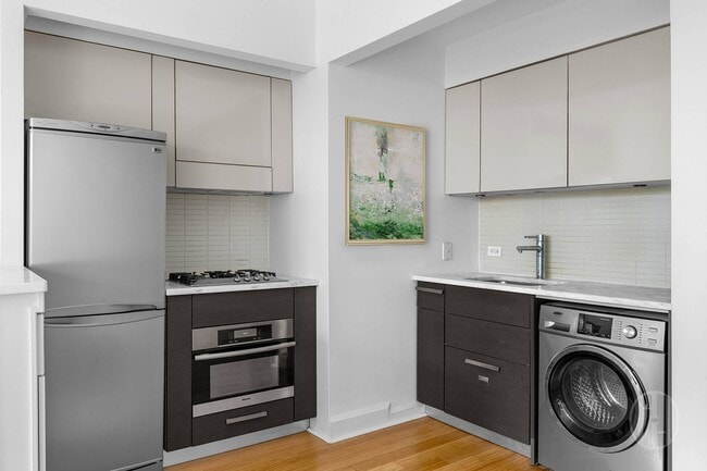 Foto del edificio - 505 W 47th St
