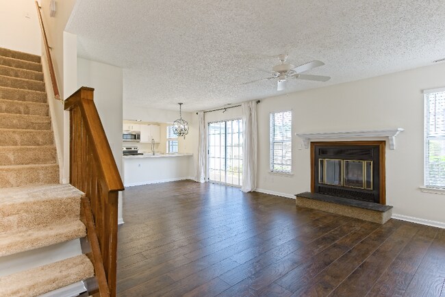 Building Photo - !!!WOW!!! Townhome in Virginia Beach