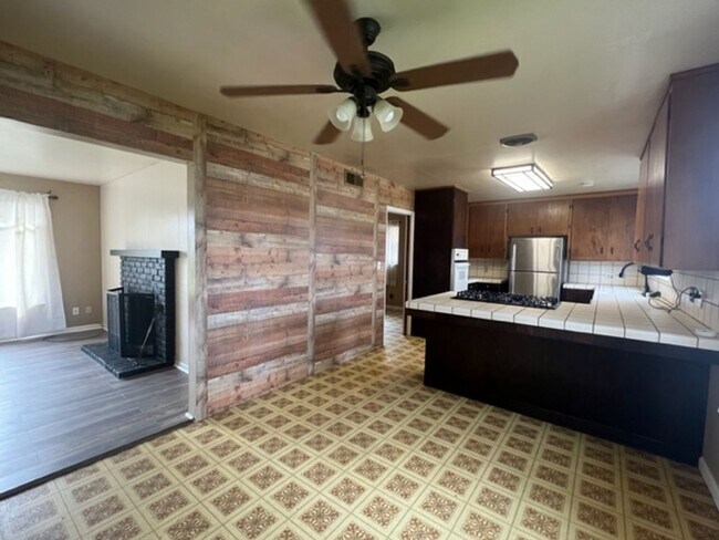 Building Photo - Cozy 3 Bed/ 2 Bath Home in Gonzales!