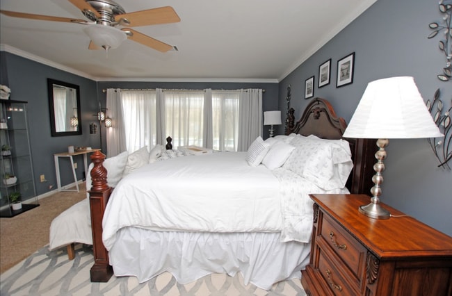 Foto del edificio - 719 Park Knoll Ln