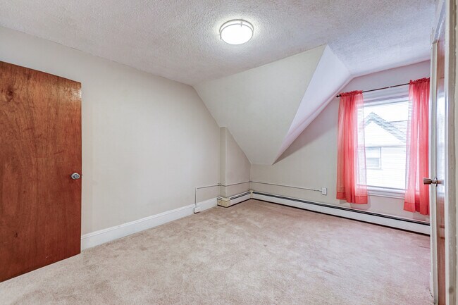 Building Photo - 35 Oakwood St
