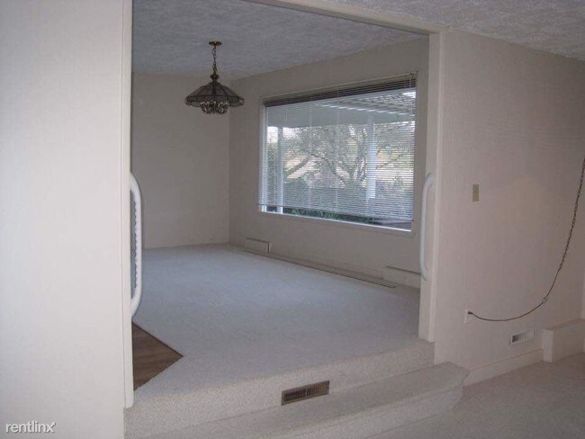 Building Photo - 3 br, 3 bath House - 3236 E Rocky Point Dr
