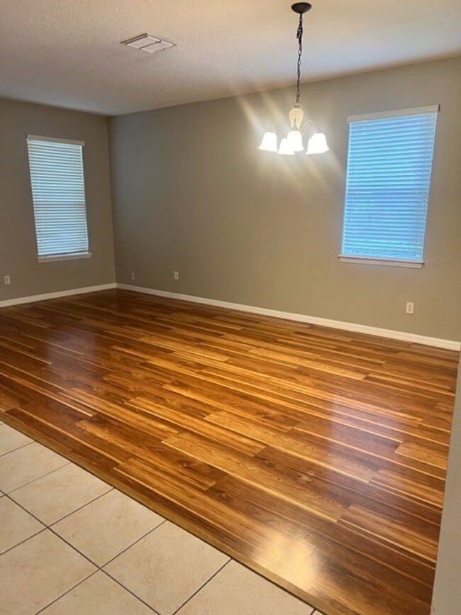 Building Photo - Quick! Grab this one before it's gone!