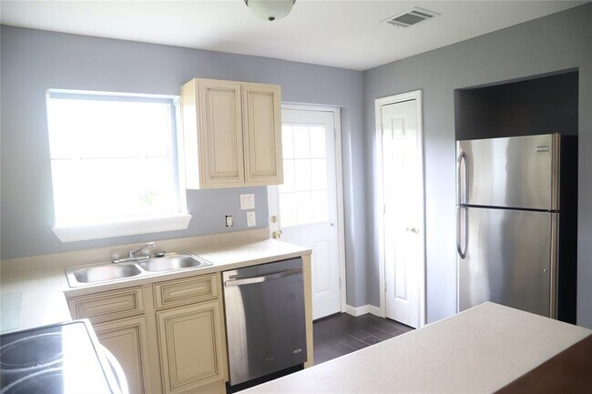 Building Photo - 7810 Peachtree St