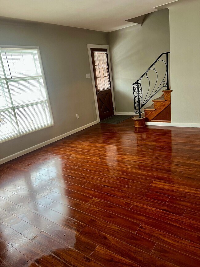 Foto del edificio - 625 N Miller St