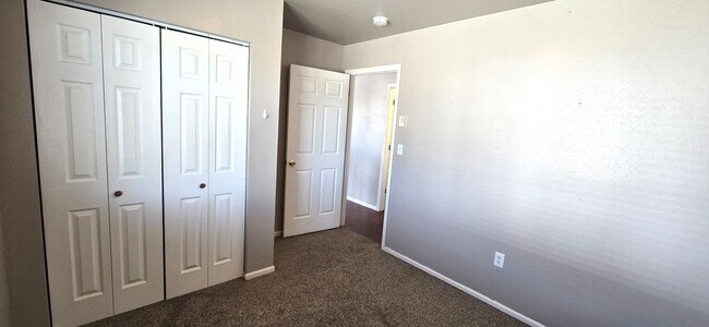 Foto del edificio - 5 Bedroom, 2 Bathroom Home For Rent In Wes...