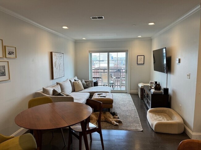 Photo - 728 E Broadway Apartment