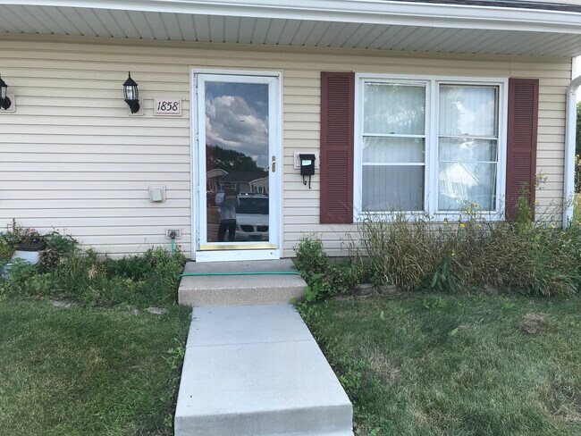 Foto del edificio - 1858 Stockton Dr